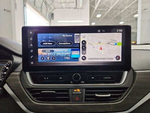 Used 2024 Nissan Altima 2.5 SV w/ SV Premium Package FWD image 15