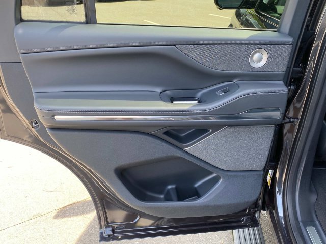 New 2027 Lincoln Navigator Reserve AWD/4WD image 9