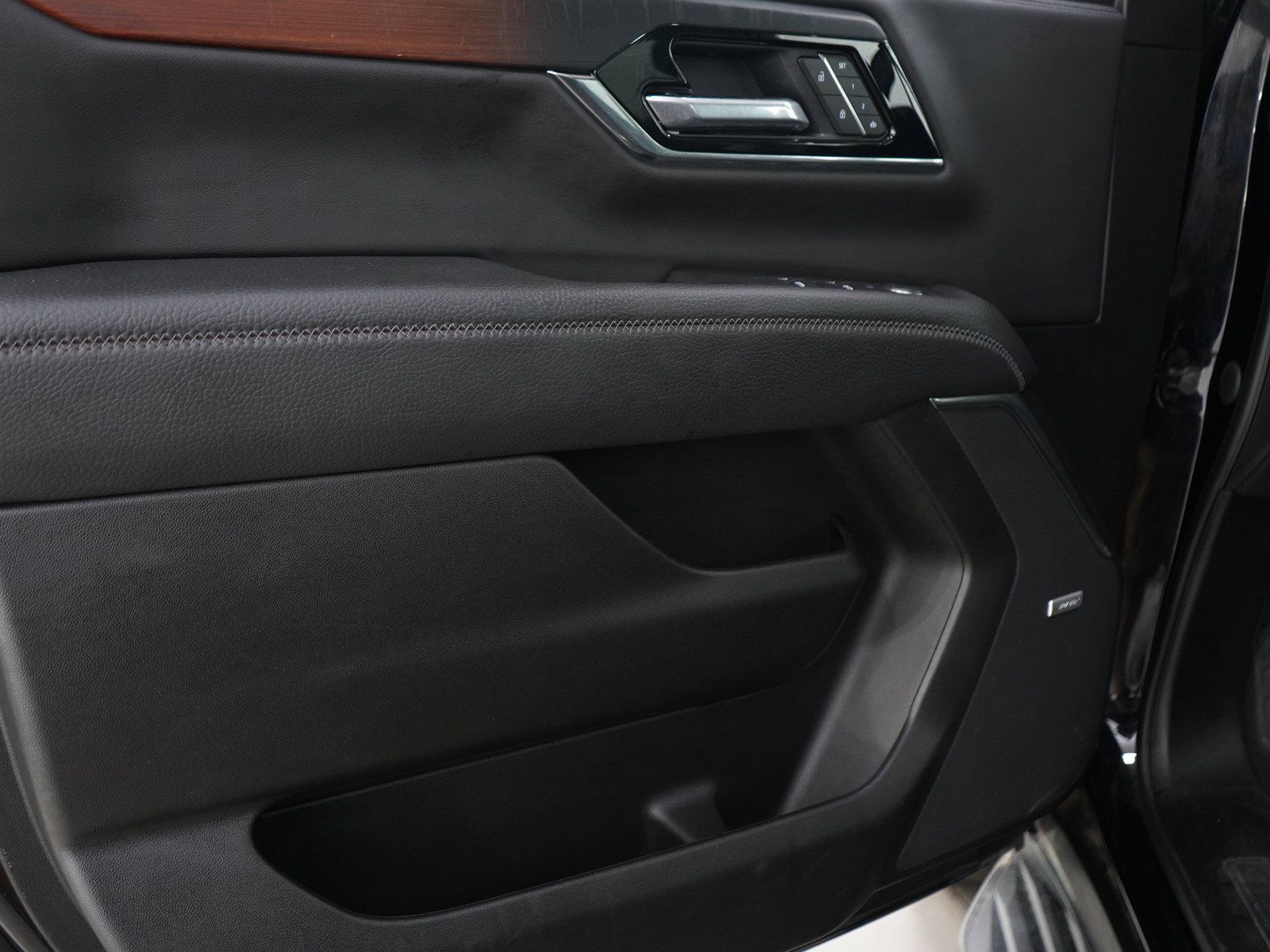 Used 2025 GMC Yukon Denali AWD/4WD image 22