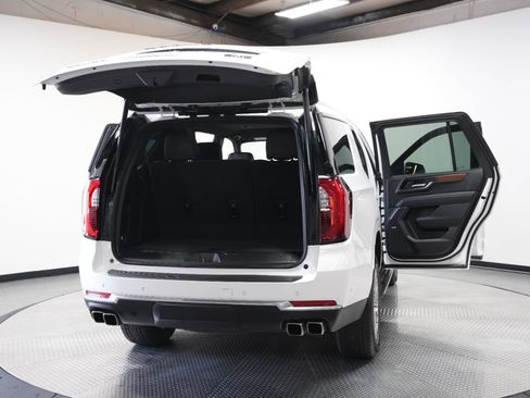 Used 2025 GMC Yukon Denali AWD/4WD image 12