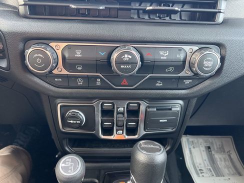 New 2026 Jeep Gladiator Sport image 31