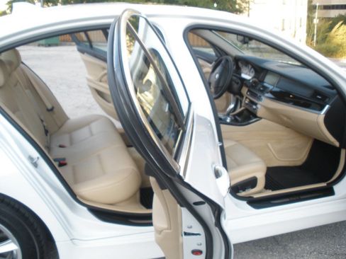 Used 2014 BMW 528i Sedan image 24