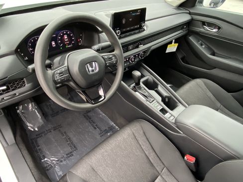 Certified 2025 Honda Accord SE image 17