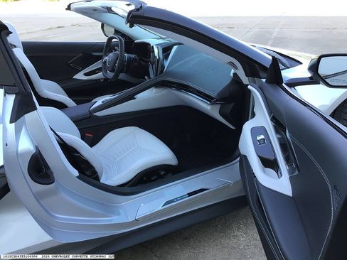 Used 2026 Chevrolet Corvette Stingray Premium Conv w/ Z51 Performance Package RWD image 9