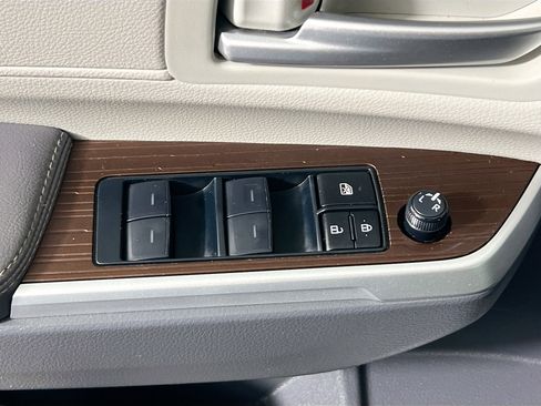 Used 2024 Toyota Sienna XLE FWD image 16