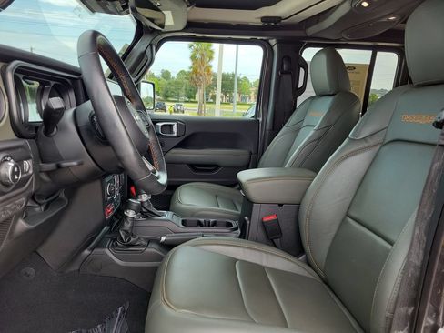 Used 2024 Jeep Gladiator Mojave AWD/4WD image 11
