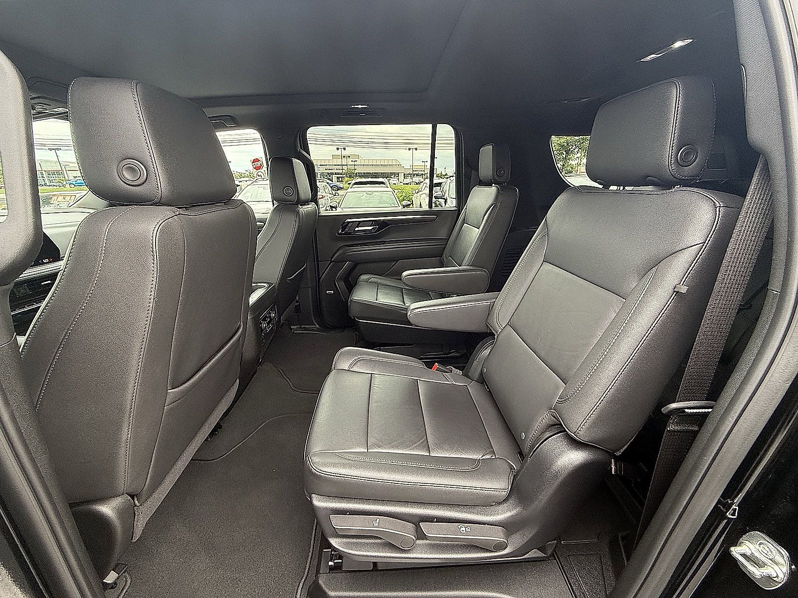 Used 2025 Chevrolet Suburban LT w/ Comfort Package AWD/4WD image 22