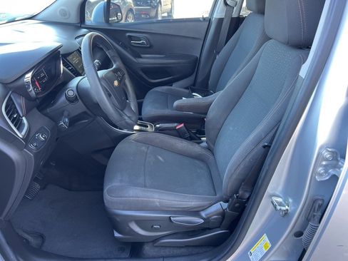 Used 2018 Chevrolet Trax LS image 19