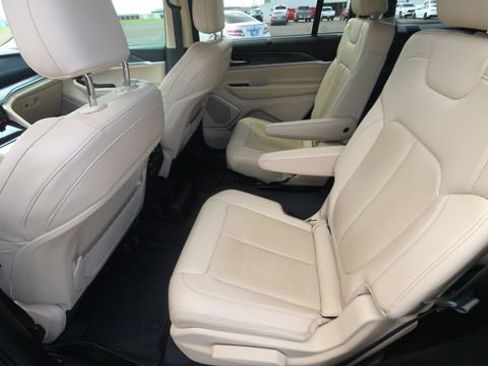 Used 2022 Jeep Grand Cherokee L Limited w/ Luxury Tech Group II image 18