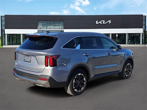 Certified 2025 Kia Sorento S image 4