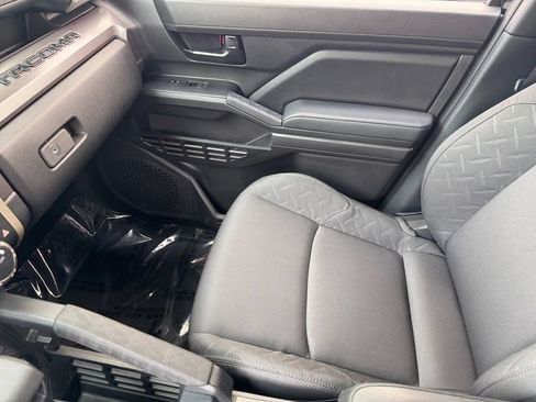 Certified 2025 Toyota Tacoma SR5 AWD/4WD image 30