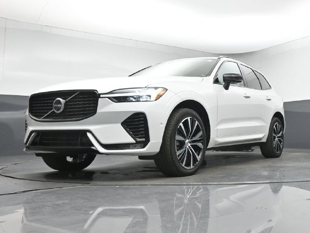 Used 2024 Volvo XC60 B5 Plus AWD/4WD image 12