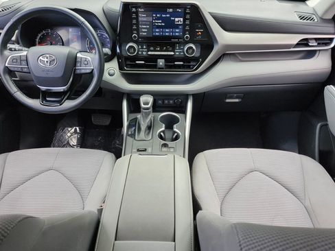 Used 2021 Toyota Highlander LE image 9