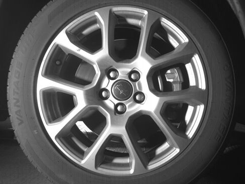 Used 2025 Jeep Compass Limited image 13