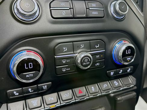 Used 2021 GMC Sierra 3500 AT4 w/ AT4 Preferred Package AWD/4WD image 17