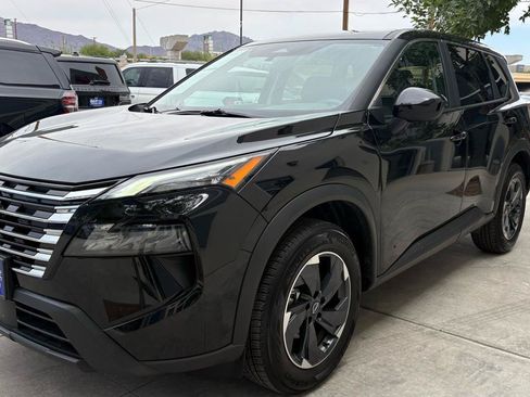 Used 2025 Nissan Rogue SV FWD image 14