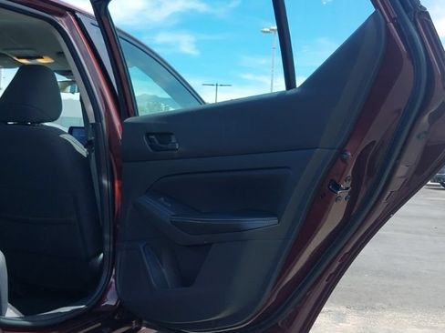 Used 2024 Nissan Altima 2.5 SV FWD image 11