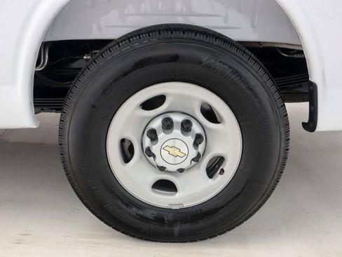 Used 2025 Chevrolet Express 3500 LS image 26