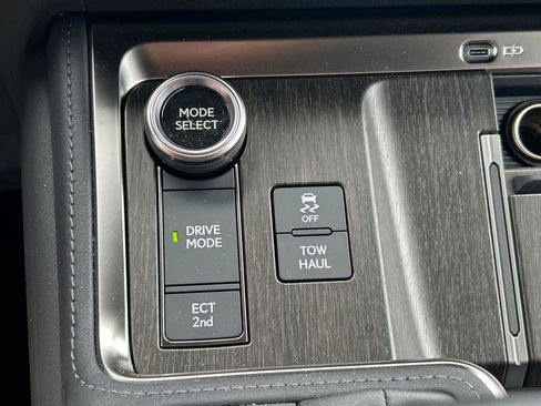 Used 2025 Lexus GX 550 w/ Accessory Package (2T) AWD/4WD image 36