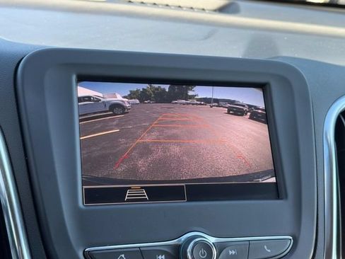 Used 2024 Chevrolet Equinox LT FWD image 21