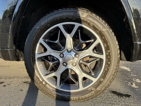 Used 2019 Jeep Grand Cherokee Overland image 25