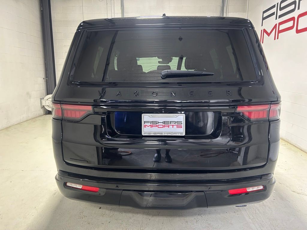 Used 2023 Jeep Wagoneer Series II AWD/4WD image 6