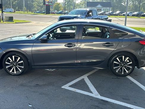 Used 2023 Honda Civic EX-L image 2