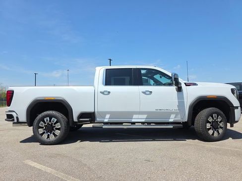 New 2026 GMC Sierra 3500 Denali w/ Denali Reserve Package AWD/4WD image 18