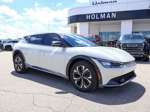 Used 2022 Kia EV6 Wind w/ Wind Technology Package AWD/4WD image 1