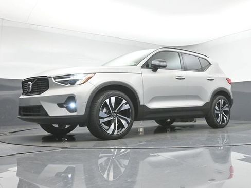 Used 2024 Volvo XC40 B5 Plus w/ Protection Package Premier image 38