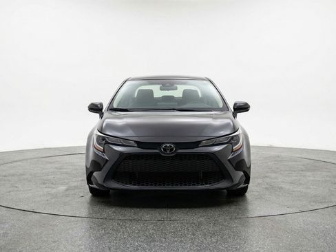 Used 2025 Toyota Corolla LE FWD image 2