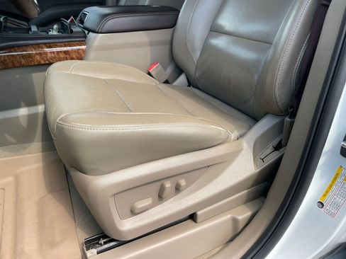 Used 2019 Chevrolet Tahoe Premier AWD/4WD image 14