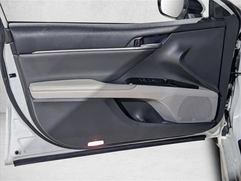 Used 2020 Toyota Camry XSE w/ Navigation Package image 11