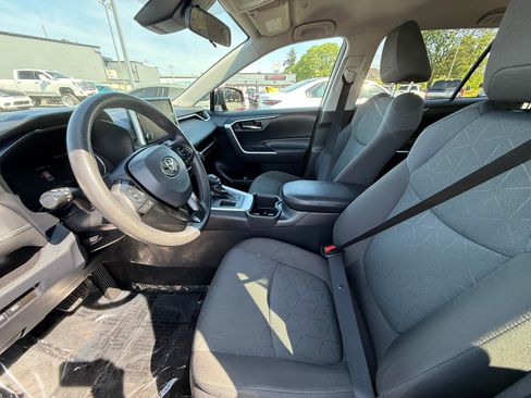 Used 2023 Toyota RAV4 XLE FWD image 5