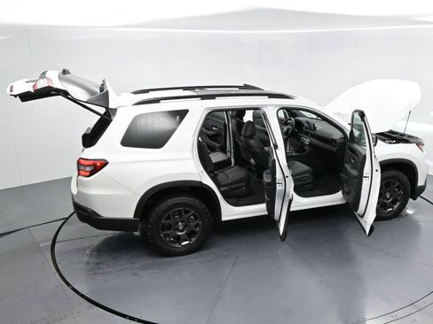 Used 2024 Honda Pilot TrailSport image 50