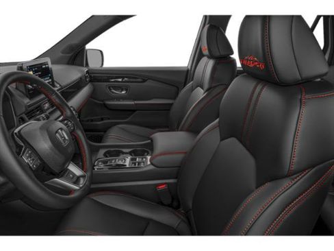 Used 2025 Honda Pilot TrailSport image 8