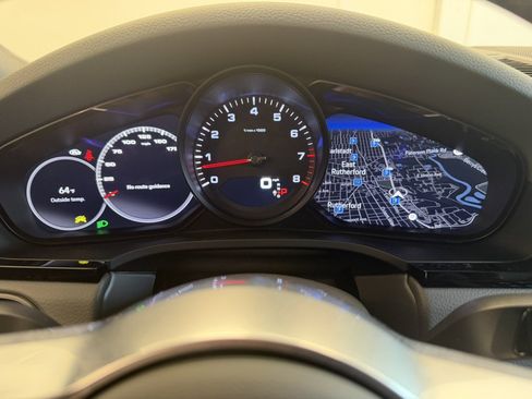 Used 2023 Porsche Cayenne Platinum Edition image 8