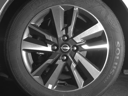 Used 2025 Nissan Versa SV FWD image 9