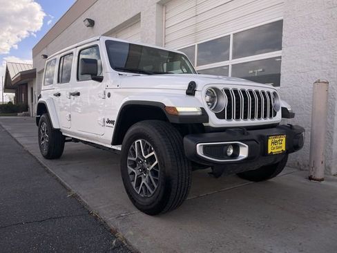 Used 2025 Jeep Wrangler Unlimited Sahara AWD/4WD image 10