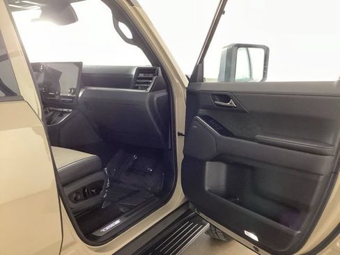 Used 2025 Lexus GX 550 AWD/4WD image 17