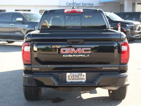 Used 2024 GMC Canyon Denali AWD/4WD image 6