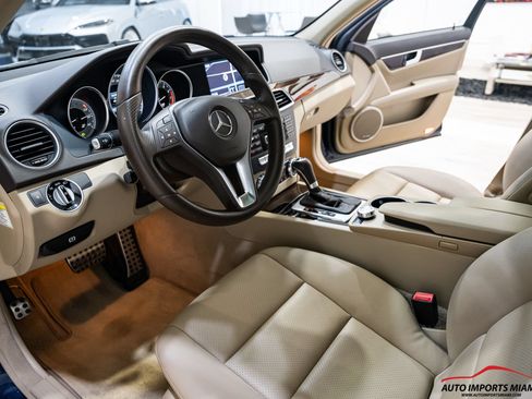 Used 2013 Mercedes-Benz C 250 Sedan image 5