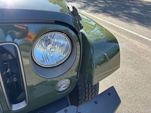 Used 2016 Jeep Wrangler Unlimited Sahara image 9