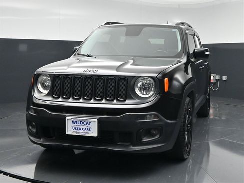 Used 2017 Jeep Renegade Altitude FWD image 2