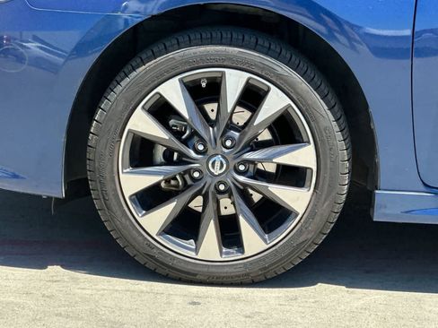Used 2016 Nissan Sentra SR FWD image 12