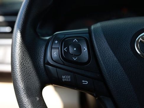 Used 2015 Toyota Camry LE image 29