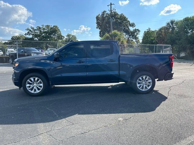 Used 2022 Chevrolet Silverado 1500 Custom RWD image 2
