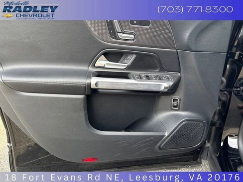 Used 2022 Mercedes-Benz GLB 250 4MATIC image 17