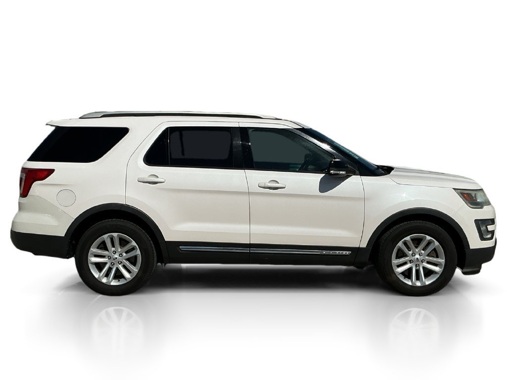 Used 2017 Ford Explorer XLT w/ Equipment Group 202A FWD image 8