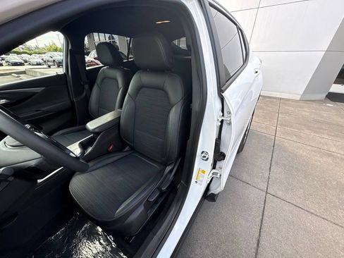 Used 2025 Buick Envista Preferred FWD image 12